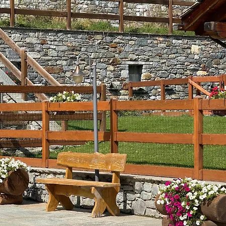 Maison Carrel Elegant 4 * ברויל-קרוויניה